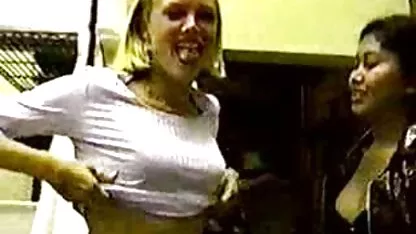 Busty سکس عاشقانه خوردن لب سکسی