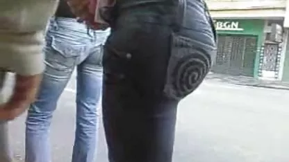 یک عکس سکسی لب پیرمرد و یک مسافر عمومی