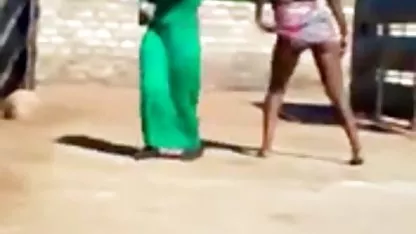 ببینید کنار جاده عکسهای سکسی لب و قهوه ای آماتور زن و شوهر